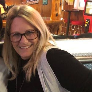 Meet your Posher, Denise